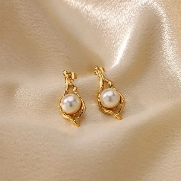 Hera Earring